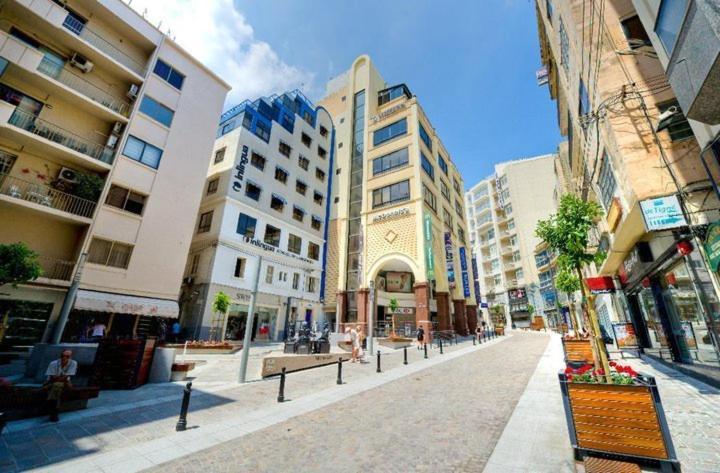 Deluxe Apartment With Valletta And Harbour Views Sliema Esterno foto
