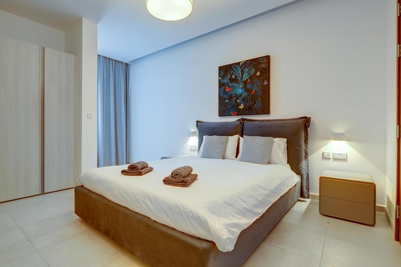 Deluxe Apartment With Valletta And Harbour Views Sliema Esterno foto